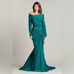 NWT Tadashi Shoji Off-Shoulder Evening Gown, Green, Size 10